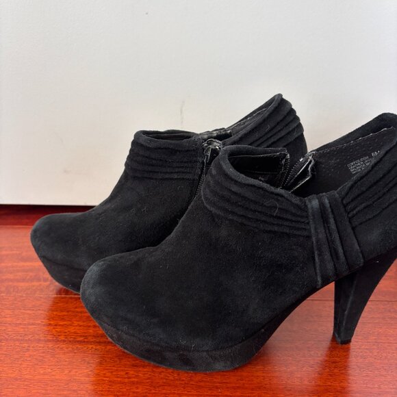 Suede Platform Heels - 8 - Picture 7 of 7